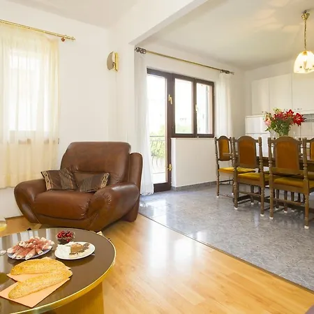 Apartamento Apartman Tina
